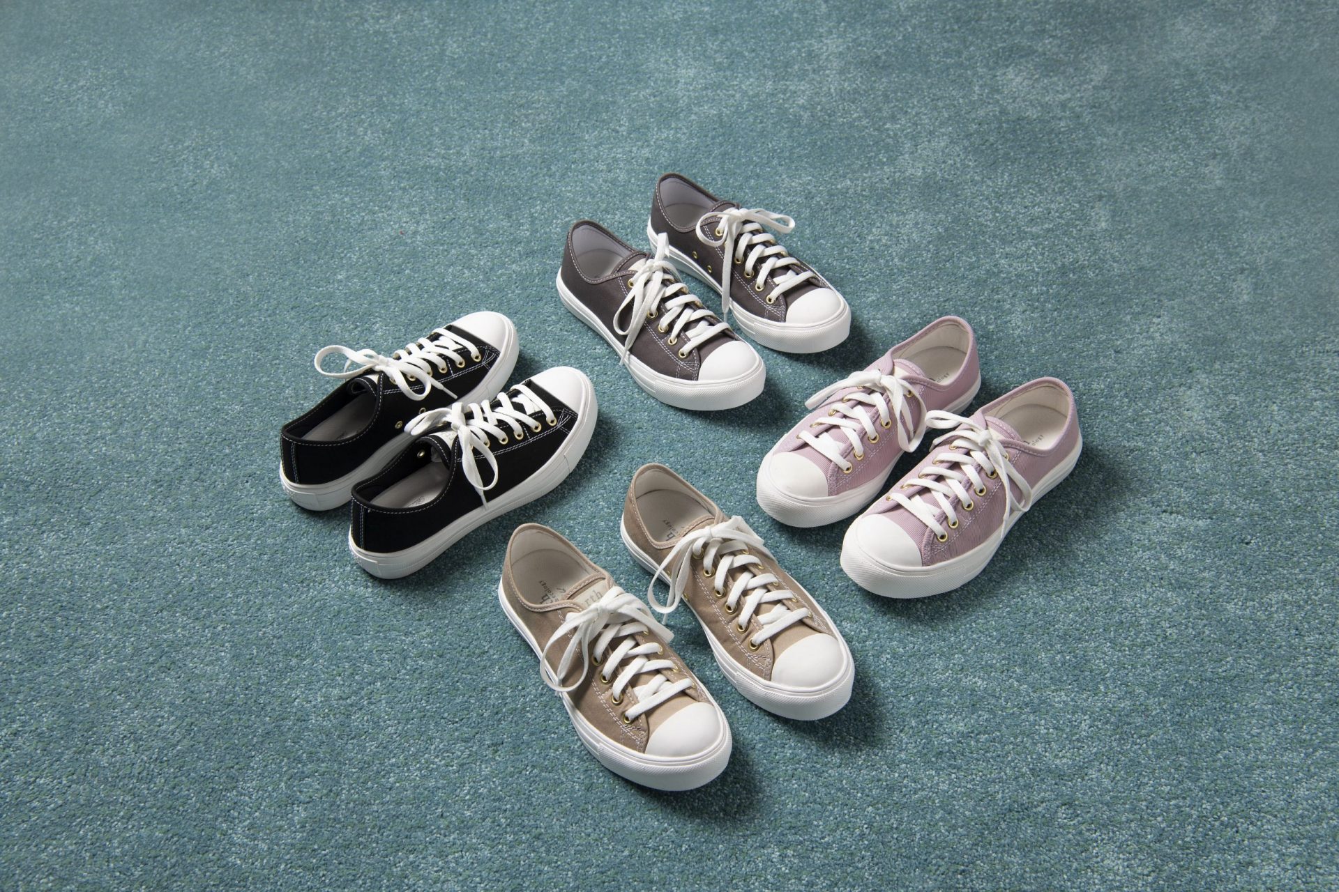 BLUE LABEL スニーカー　超美品 スニーカーのこだわり【earth music & ecology Blue Label】 - 靴と脚